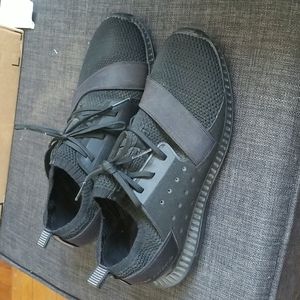 Women under armour sneakers